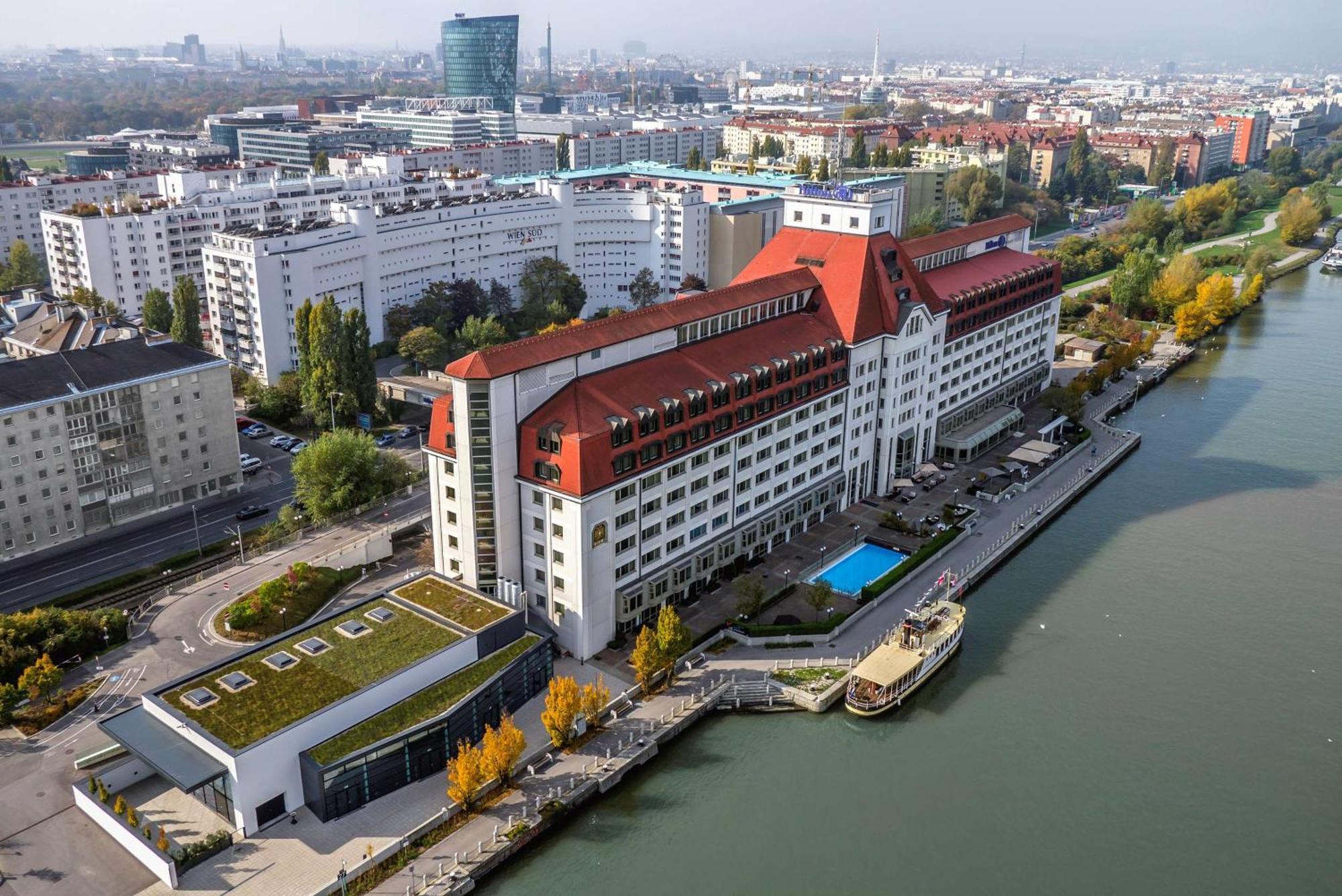 Hilton Vienna Waterfront Hotel Exterior photo